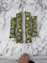 Load image into Gallery viewer, Original Kicker - Holiday Portraits
